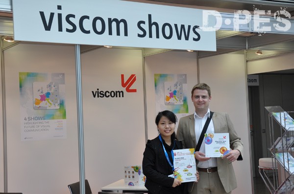 A photo of D·PES special correspondent and partner VISCOM