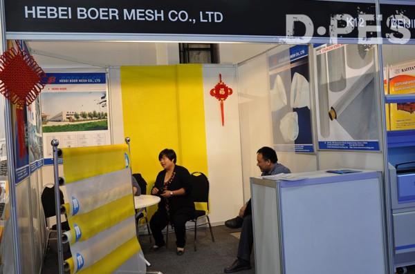 Chinese Exhibitors in 2012 Sign