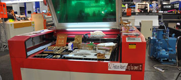 FEATURE ADVERTISING EQUIPMENT携大型数控雕刻机参加2012南非广告展