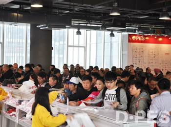 现场观众登记处观众排队领证