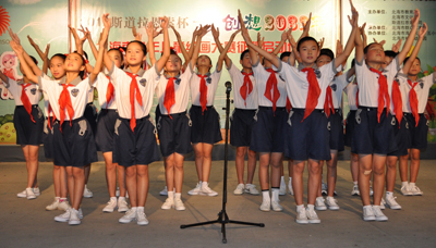 北海市第十五小学同学声情并茂地表演诗歌朗诵《梦想创想曲》