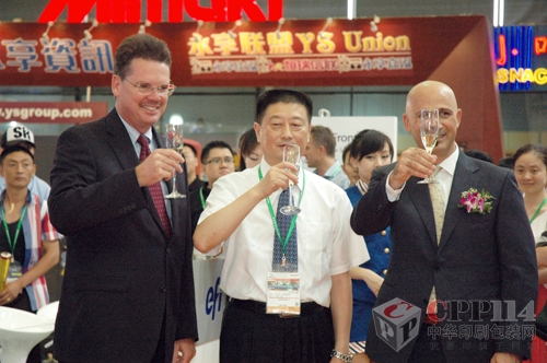EFI在2012上海广印展举行现场签约购机仪式 EFI在2012上海广印展举行现场签约购机仪式