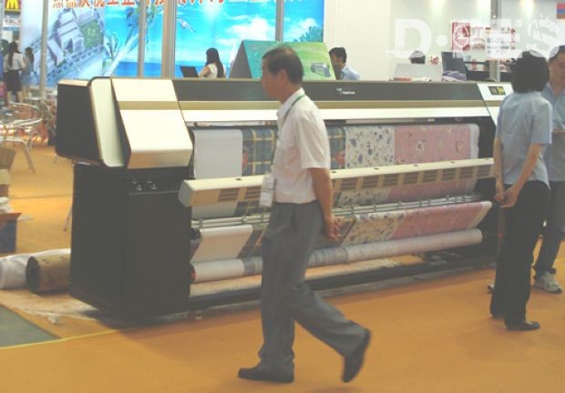VFE2602 2600mm卷对卷纺织数码直喷机(2个DX5打印头) VFE2602 2600mm卷对卷纺织数码直喷机(2个DX5打印头)