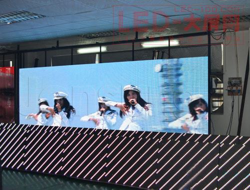 中祥创新LED全彩显示屏顺利通过智利客户现场检验 中祥创新LED全彩显示屏顺利通过智利客户现场检验