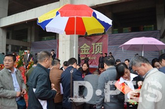 武汉三工光电东二产业园光电设备制造基地——喜封金顶 武汉三工光电东二产业园光电设备制造基地——喜封金顶