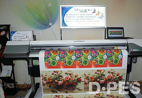鸿盛数码罗兰创意中心ROLAND VersaArt RA-640使用“鸿彩6”水性纳米颜料墨水现场打印展示 鸿盛数码罗兰创意中心ROLAND VersaArt RA-640使用“鸿彩6”水性纳米颜料墨水现场打印展示